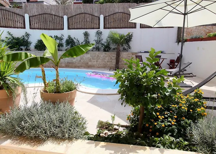 Sakal 아파트 트로기르